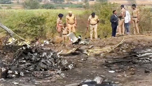 অজিত পওয়ারের মৃত্যুতে শোকস্তব্ধ গোটা রাজ্য! আগুনে ঝলসে গেছে দেহ, ঘড়ি ও পোশাক দেখে শনাক্ত মৃতদেহ