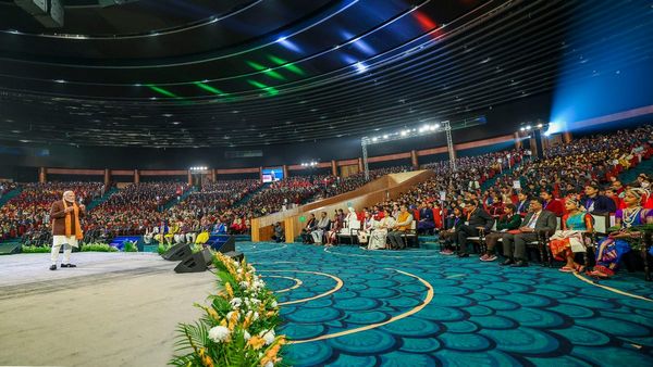 পরীক্ষার ভয় কাটাতে মোদীর উদ্যোগে গড়ল রেকর্ড! যোগ দিল এতো মানুষ, দেশজুড়ে জনপ্রিয় 'পরীক্ষা পে চর্চা'