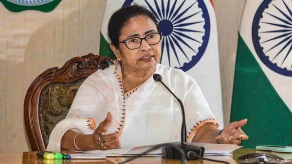 বাংলায় ফের নিপা ভাইরাসের আতঙ্ক! ভেন্টিলেশনে দুই আক্রান্ত, নড়েচড়ে বসেছে কেন্দ্র ও রাজ্য, চালু হল হেল্পলাইন