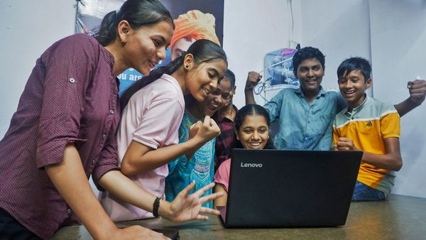 সুখবর! দশম পাসদের জন্য বিভিন্ন বিভাগে ২১,৬১৪টি পদে নিয়োগ, বেতন ২ লক্ষ পর্যন্ত, জেনে নিন বিস্তারিত