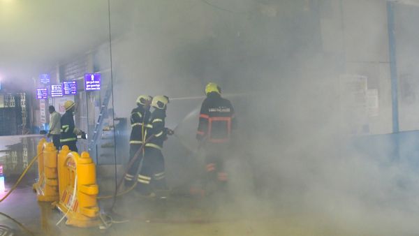 সাতসকালে ভয়াবহ কান্ড! দাউদাউ করে জ্বলছে বাঘাযতীন স্টেশন, কীভাবে আগুন লাগলো?