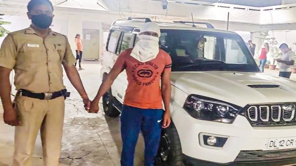 ছিঃ! প্রথমে প্রলোভন, তারপর ১১ বছরের কিশোরীকে সিগন্যাল থেকে তুলে ধর্ষণ, ঘটনা জানলে শিউরে উঠবেন