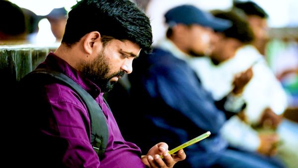 সোশ্যাল মিডিয়া থেকে গেমিং! ডিজিটাল নেশায় বাড়ছে ডিপ্রেশন, ধ্বংস হচ্ছে যুব সমাজ, কী বলছে অর্থনৈতিক সমীক্ষা?