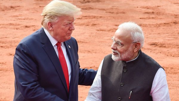 ৫০০ শতাংশ শুল্ক! ধমক দিচ্ছে আমেরিকা, রাশিয়া থেকে তেল কেনা বন্ধ করছে ভারত? কী ভাবছে ট্রাম্প প্রশাসন?