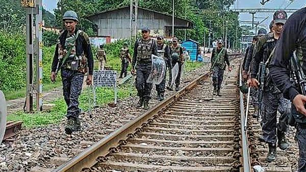 পিটিয়ে খুন নাকি আত্মহত্যা? ঝাড়খণ্ডে মুর্শিদাবাদের শ্রমিকের রহস্যমৃত্যু, দেহ ফিরতেই বেলডাঙায় জাতীয় সড়ক অবরোধ