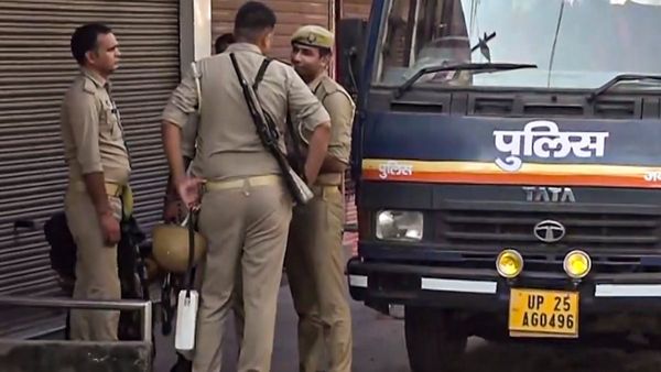 ইনস্টাগ্রাম রিল নিয়ে দাম্পত্য কলহ! স্ত্রীর কামড়ে জিভ কেটে গেল স্বামীর, আজীবন বাকরুদ্ধ হলেন যুবক, ঘটনা কী?