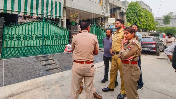 সাতসকালে ফের অ্যাকশনে CBI! এই জায়গায়গুলিতে চলছে তল্লাশি অভিযান, তদন্তে হাজার কোটির প্রতারণা মামলা