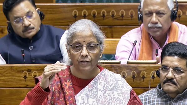 কেন্দ্রীয় বাজেট পেশ হবে ১ ফেব্রুয়ারিই, রবিবারেও কর্মচঞ্চল থাকবে সংসদ