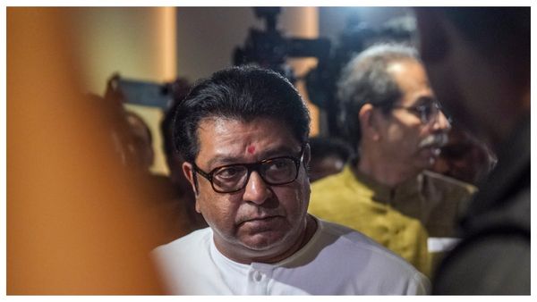 মহারাষ্ট্রে পৌরসভা নির্বাচন, ভোট দেওয়ার পরই ইঙ্ক বিতর্ক, রাজ ও উদ্ধবের প্রশ্নবাণ