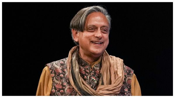 উপেক্ষিত থারুর? কংগ্রেসের শীর্ষ বৈঠকে না যাওয়ার ইঙ্গিত