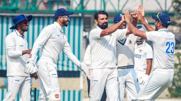 বিধ্বংসী শামি, সার্ভিসেস ইনিংস হারের দোরগোড়ায়, রঞ্জি কোয়ার্টার ফাইনালে যেতে বাংলার চাই ২ উইকেট