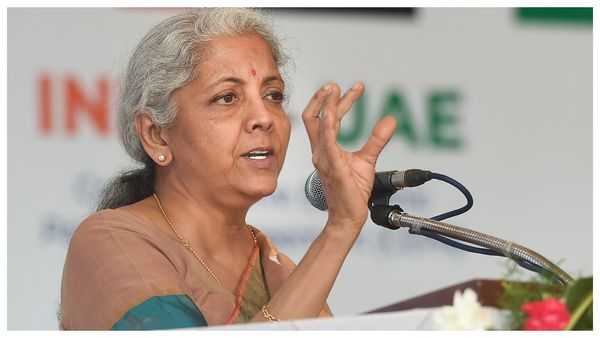 বাজেট ২০২৬: বছরের পর বছর অর্থমন্ত্রী নির্মলা সীতারমনের বাজেটের দিনে শাড়ির দিকে ফিরে তাকানো