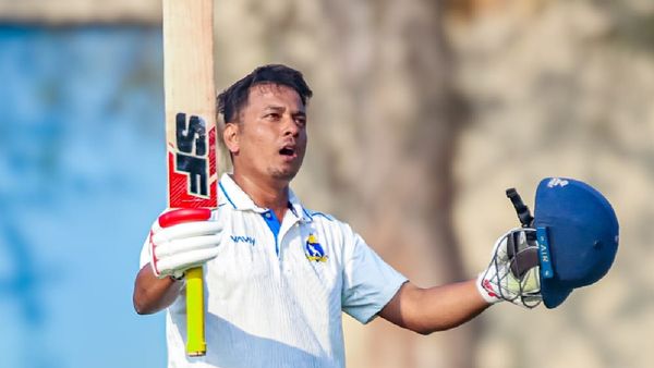 সুদীপের অপরাজিত শতরান, হাফ সেঞ্চুরি অভিমন্যুর, রঞ্জিতে সার্ভিসেসের বিরুদ্ধে চালকের আসনে বাংলা