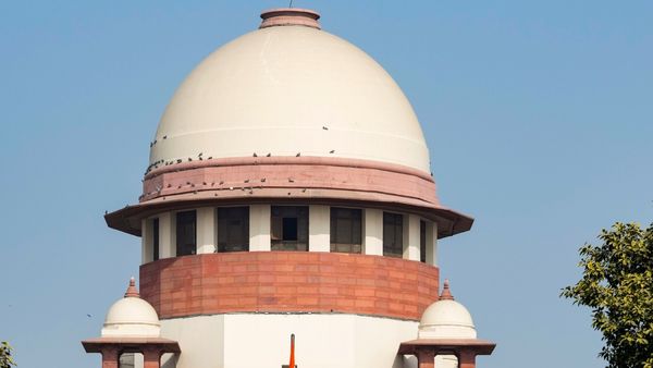 আপাতত বন্ধ পুলিশি তদন্ত, ইডির বিরুদ্ধে করা এফআইআরেও স্থগিতাদেশ সুপ্রিম কোর্টের