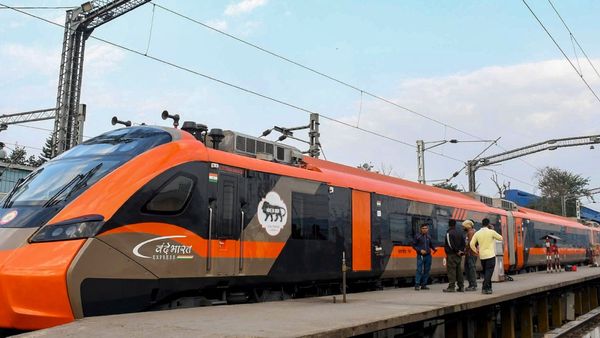 বন্দে ভারত স্লিপারে থাকছে না আরএসি, ভাড়া-সহ বেশ কিছু বড় ঘোষণা রেলের