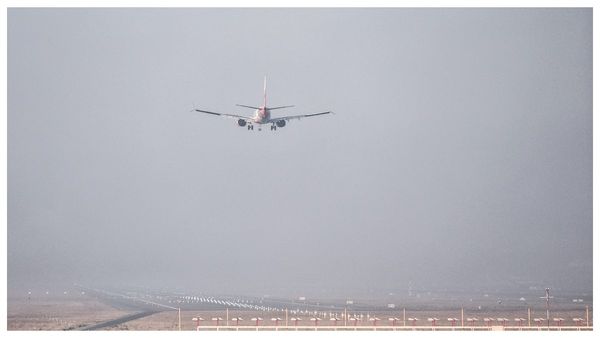 রানওয়ে ছুঁতেই বেসামাল উড়ান, বিপদ কাটালেন পাইলট, পুণেতে অল্পের জন্য রক্ষা এয়ার ইন্ডিয়া এক্সপ্রেসের বিমান