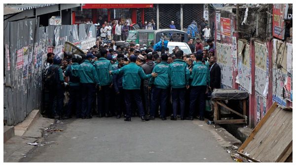 বাংলাদেশে গণতন্ত্রের মহাপরীক্ষা আজ, কঠোর নিরাপত্তায় বুথে বুথে চলছে ভোটগ্রহণ