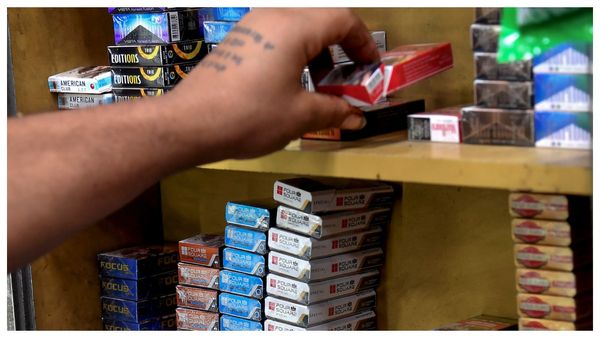 আবগারি শুল্ক বৃদ্ধির ধাক্কা, এক লাফে বেড়েছে সিগারেটের দাম