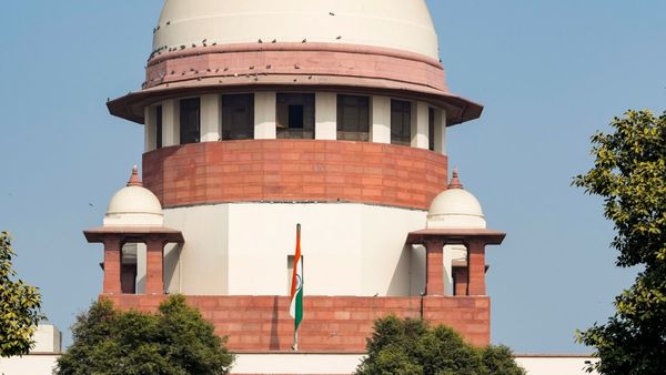 ধাক্কা খেল রাজ্য সরকার, এসআইআর দ্রুত শেষ করতে অবস্থানে অনড় সুপ্রিম কোর্ট