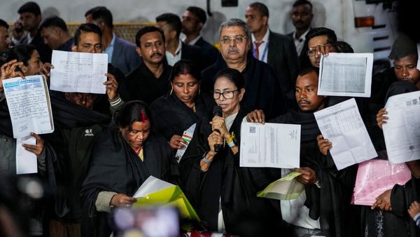 মমতার অভিযোগ খণ্ডন দিল্লি পুলিশের, বাহিনী মোতায়েনের কারণও প্রকাশ্যে