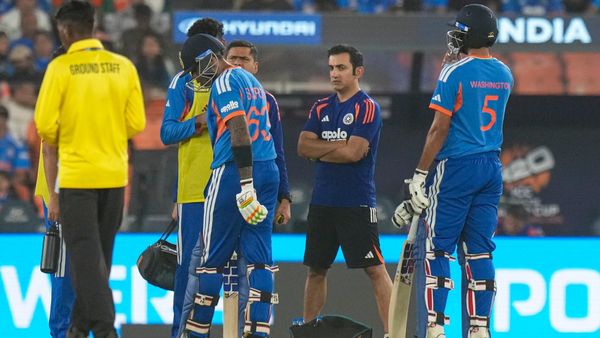 ভারতীয় ব্যাটারদের সমালোচনায় সানি, জিম্বাবোয়ে ম্যাচে সুন্দরের জায়গায় অক্ষরকে ফেরানোর পক্ষে সওয়াল