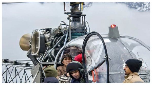 প্রবল তুষারপাতের মধ্যেই হিমাচল প্রদেশে ৯ হাজার ফুট উচ্চতা থেকে অসহায় বৃদ্ধাকে উদ্ধার করল ভারতীয় বায়ুসেনা