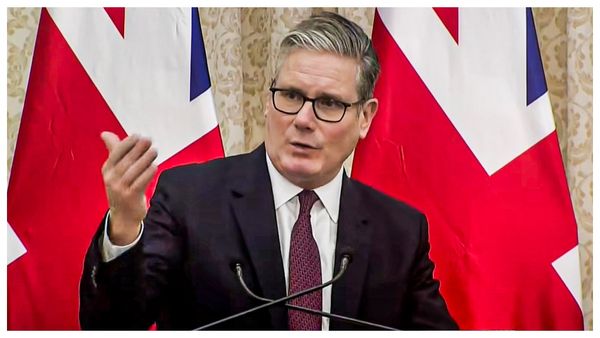 ম্যান্ডেলসনের মিথ্যায় বিশ্বাস করেছিলাম, এপস্টিনের ভুক্তভোগীদের কাছে ক্ষমা চাইলেন ব্রিটিশ প্রধানমন্ত্রী