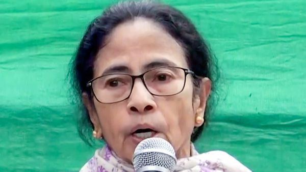 বঙ্গভবনে পুলিশ মোতায়েন নিয়ে লোকসভায় প্রতিবাদ তৃণমূল সাংসদদের, বকেয়া পাওনা ইস্যুতে রাজ্যসভায় ওয়াকআউট