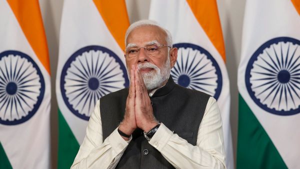 কেন্দ্রীয় বাজেটের প্রশংসায় প্রধানমন্ত্রী মোদী, ভবিষ্যৎমুখী ও সংবেদনশীলতার জন্য অভিনন্দন নির্মলাকে