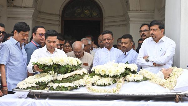 মুকুলের প্রয়াণে বেদনাহত মমতা, বিধানসভায় শ্রদ্ধা জানালেন অভিষেক, শোকবার্তা শুভেন্দুরও