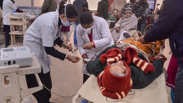 ডিজিটাল ক্লান্তি থেকে মানসিক চাপ! বেড়ে চলেছে হার্টের সমস্যা, ভারতে হৃদরোগ বাড়ার প্রধান কারণ কী? জেনে নিন