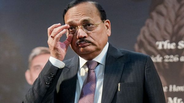 স্কুলের বইতে বিচারব্যবস্থাকে টার্গেট? NCERT-র বইয়ের প্রসঙ্গ উল্লেখ করে সুপ্রিম কোর্টের তীব্র নিন্দা