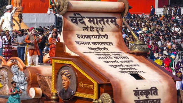 সরকারি অনুষ্ঠানে আগে 'বন্দে মাতরম', পরে 'জনগণমন'! কেন্দ্রের নির্দেশে শুরু নতুন বিতর্ক, কী বলছে বিরোধীরা?