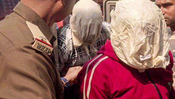 মেয়ের আচরণে সন্দেহ! শরীর খারাপের আড়ালে লুকিয়ে ছিল ভয়ঙ্কর তথ্য, পকসো ধারায় গ্রেফতার পাঁচ কিশোর