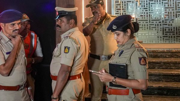 প্রেমের সম্পর্কের আড়ালে ফাঁদ! মাদক খাইয়ে গণধর্ষণের অভিযোগে চাঞ্চল্য, অভিযুক্ত বাংলার যুবক সহ দুই