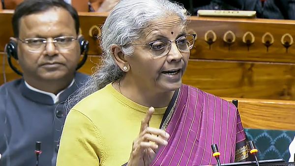 বাজেটে বড় স্বস্তি রোগীদের! ক্যানসারসহ গুরুতর রোগের ওষুধ সস্তা করার ঘোষণা কেন্দ্রের, আর কী কী? জানুন