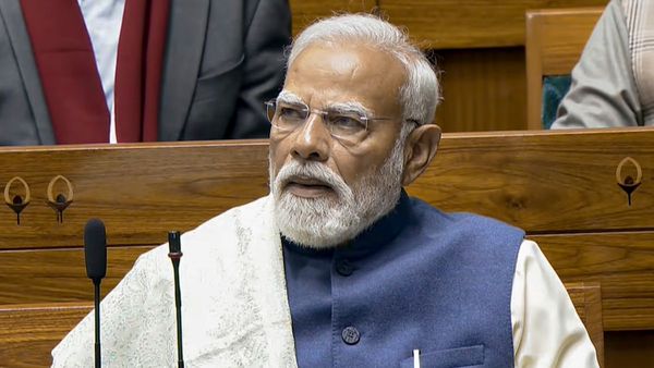 বারবার উত্তপ্ত হল সংসদ, ভাষণই দিতে পারলেন না প্রধানমন্ত্রী মোদী