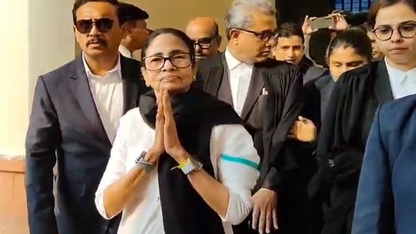 ইতিহাস সৃষ্টি মমতার! 'সাধারণ মানুষের হয়ে এসেছি', সমস্ত যুক্তি মেনে কী জানাল সুপ্রিম কোর্ট?