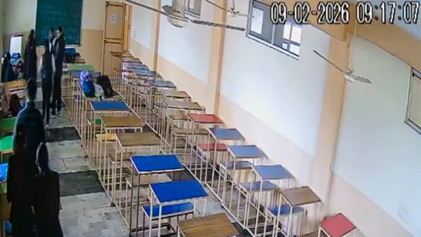 ক্লাসরুমেই রক্তাক্ত পরিস্থিতি! সহপাঠিনীকে খুন করে আত্মঘাতী চেষ্টা প্রথম বর্ষের ছাত্রের, ঘটনা কী?