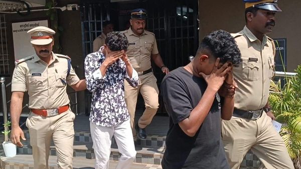 তোলাবাজির টাকা দিতে অস্বীকার! স্পা-কর্মীকে তুলে নিয়ে গিয়ে গণধর্ষণের অভিযোগ, গ্রেফতার ২