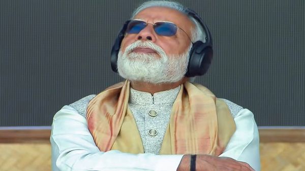 রাস্তাই রানওয়ে! অসমের জাতীয় সড়কে নামল প্রধানমন্ত্রীর বিশেষ বিমান, ঐতিহাসিক মুহূর্তের সাক্ষী হল দেশ, দেখুন