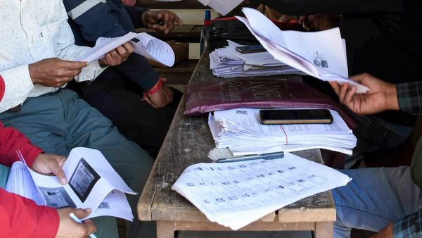 ভোটার তালিকা নিয়ে জল্পনার অবসান! আজই প্রকাশ চূড়ান্ত তালিকা, কীভাবে দেখবেন নিজের নাম? জেনে নিন বিস্তারিত