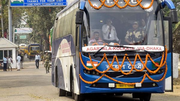 ফের শুরু ভারত-বাংলাদেশ বাস পরিষেবা, বিএনপি ক্ষমতায় ফিরলেই বদল