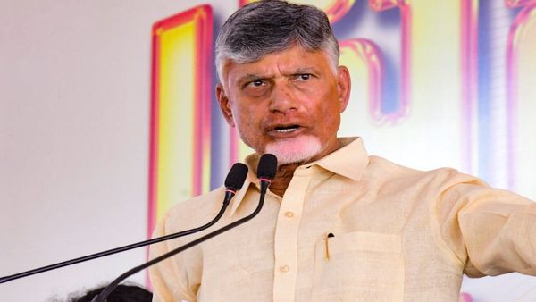 ঘিতে মেশানো বাথরুম পরিষ্কারের রাসায়নিক! তিরুপতি লাড্ডু তৈরি নিয়ে শুরু বিতর্ক, কী দাবি চন্দ্রবাবু নাইডুর?