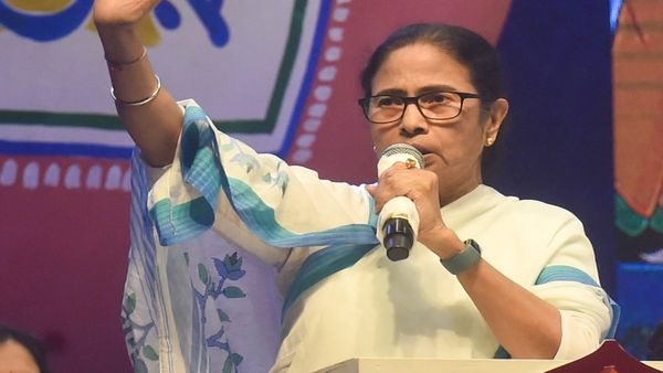 SIR বিতর্কে রাজনৈতিক উত্তাপ! নির্বাচন কমিশনকে 'তুঘলকি' তকমা মমতার, কী দাবি তাঁর?