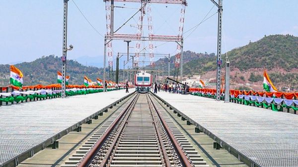 উত্তর-পূর্বের নিরাপত্তায় জোর! চিকেনস নেক থেকে মাটির নীচে রেলের চালানোর সিদ্ধান্ত, কী প্ল্যান করছে কেন্দ্র?