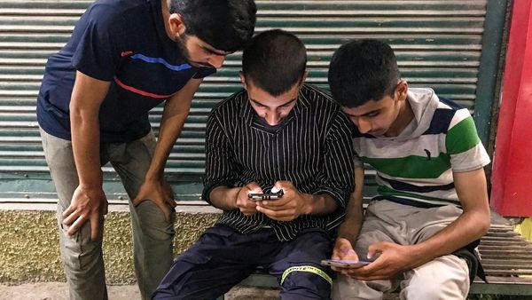 ছবি দিয়ে ব্ল্যাকমেল? অনলাইন হুমকি ঠেকাতে মেয়েরা সাহায্য নিন এই দুই প্ল্যাটফর্ম থেকে, কীভাবে কাজ করে? জেনে নিন