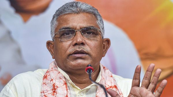 'ছেলে মেয়েদের চাকরির আশায় বাবাকে...', যুবসাথী নিয়ে মুখ্যমন্ত্রীকে কটাক্ষ করলেন দিলীপ, কী বললেন?