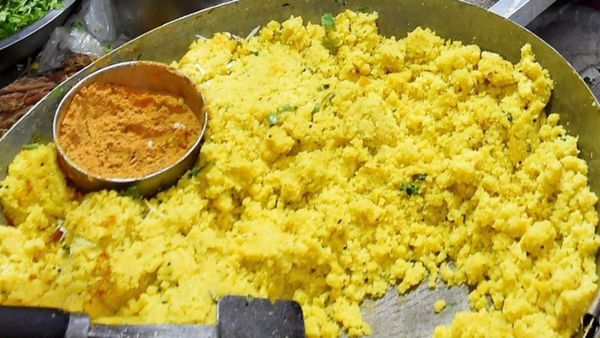 সিল করা খাবারের প্যাকেট কী নিরাপদ? 'প্রিমিয়াম কোয়ালিটি' লেখার আড়ালে হচ্ছে টা কী? ভাইরাল পোহা কারখানার ভিডিও