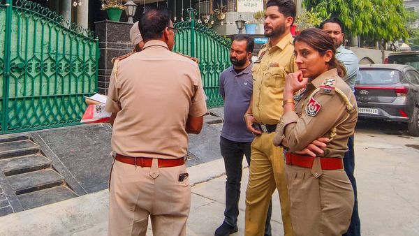 অনলাইন গেম আসক্তি নিয়ে পারিবারিক অশান্তি! বহুতল থেকে একসঙ্গে ঝাঁপ তিন বোনের, তদন্তে পুলিশ